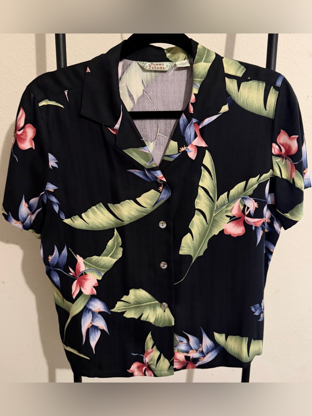 Tommy Bahama 100% Silk Hawaiian Shirt Men’s M Black Floral Tropical Camp Shirt